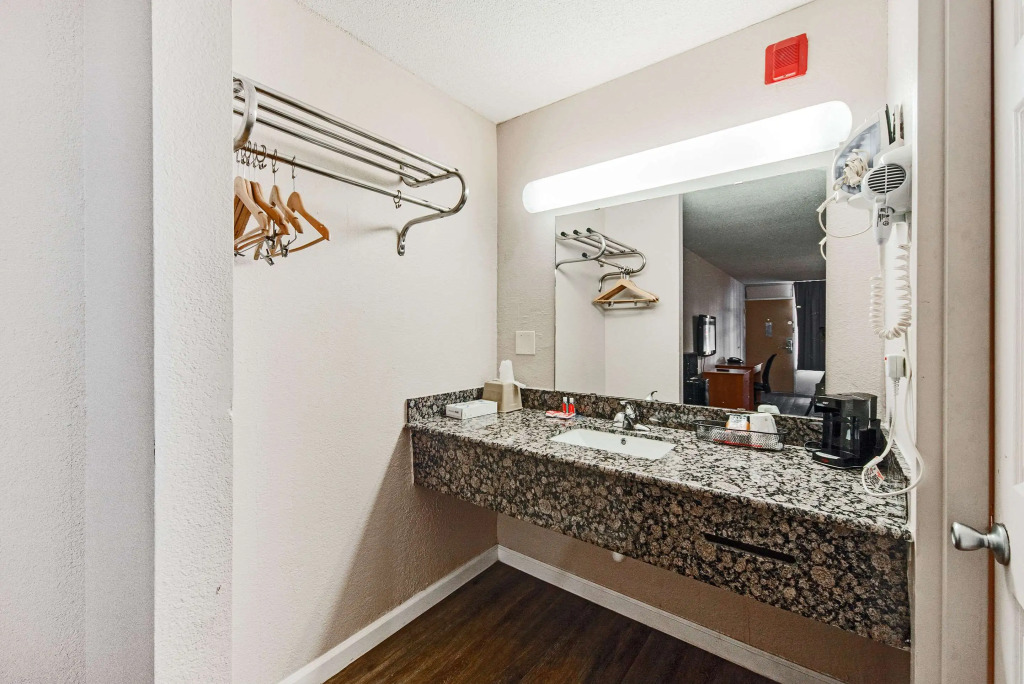 Econo Lodge Inn & Suites Near Bricktown