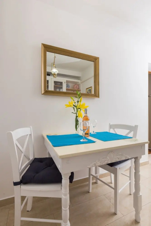 Apartment One , sea view , free parking