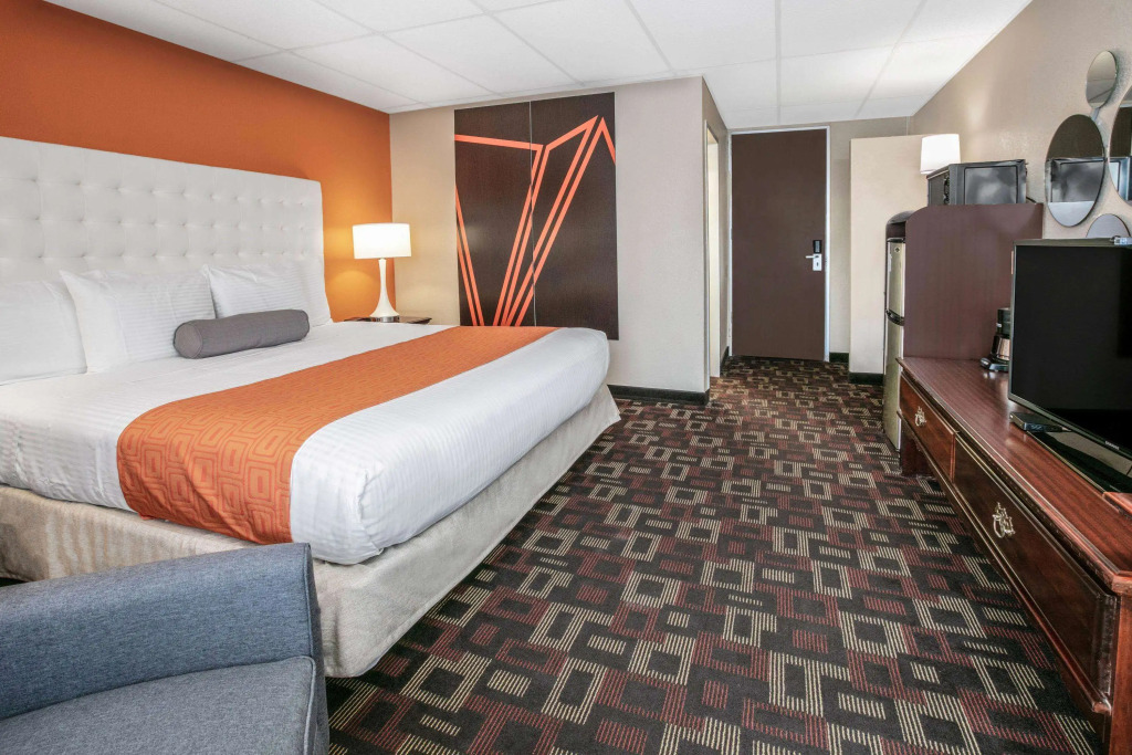 Howard Johnson by Wyndham Oklahoma City OKC Airport, Fairgrounds, I40