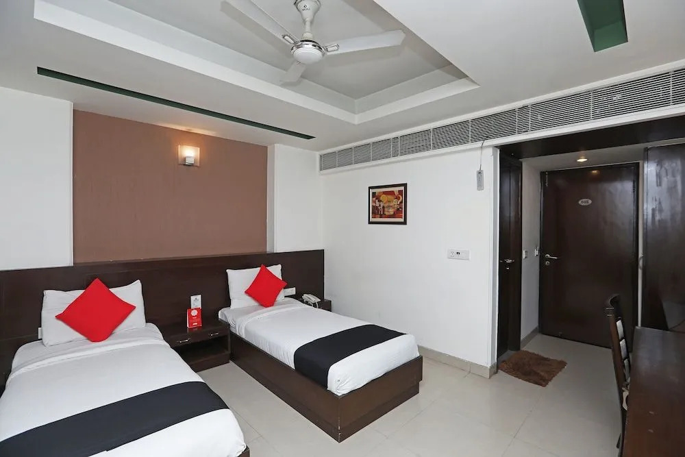 Capital O 445 Impress Hotel