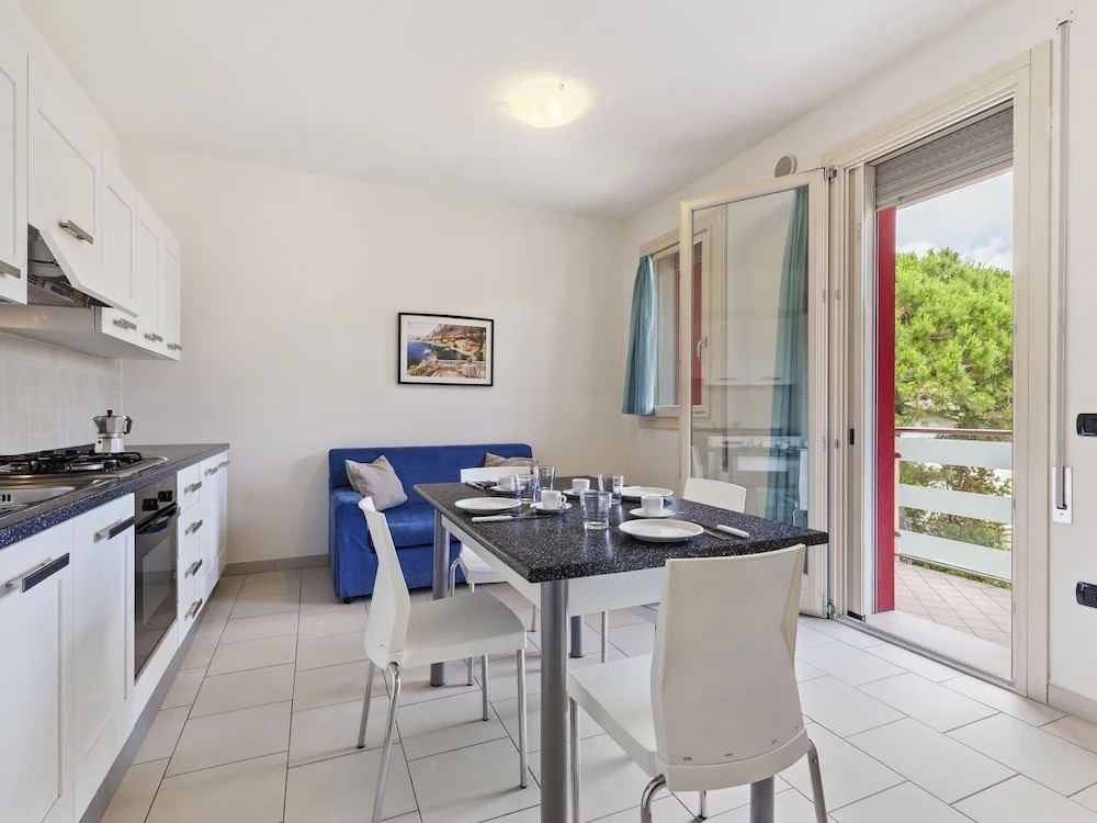 Spacious Apartment in Rosolina Mare near Beach