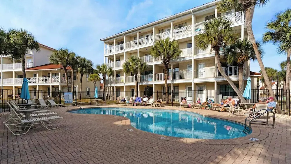 Sleeps 10, 4 Pools, Mini-golf Fun + Free Tickets: Dolphin Cruise & More