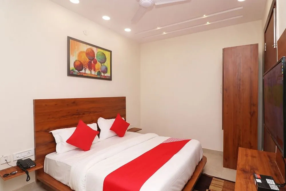 OYO 45940 Grand Imperial