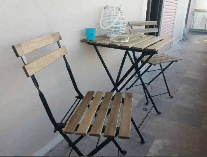 Comfortable 4th fl flat ideal for up to 8 people