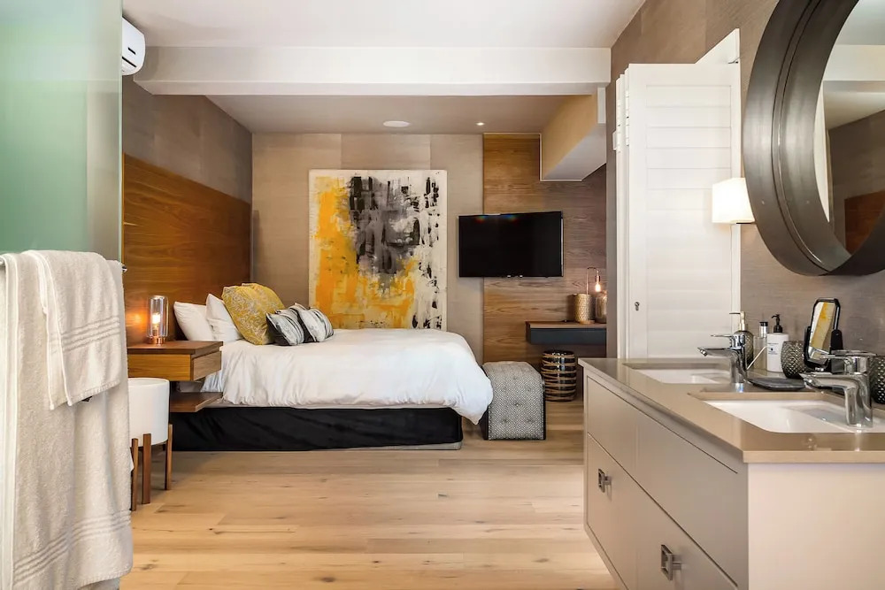 YOLO Spaces - Clifton Private Beach Villa