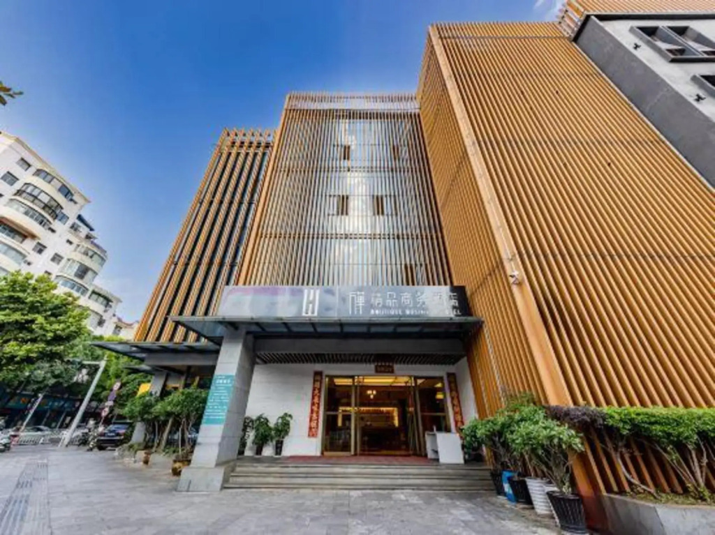 Wanhua Boutique Business Hotel (Tongde Plaza Branch, Kunming Baiyun Road Metro Station)