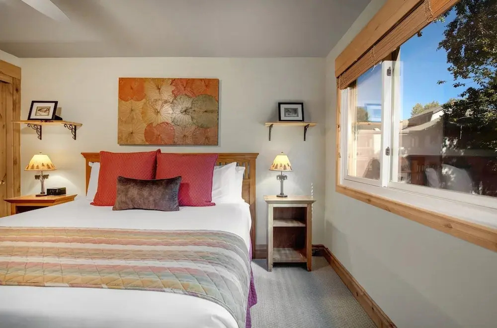 Snow Flower 132 2 Bedroom Condo by RedAwning