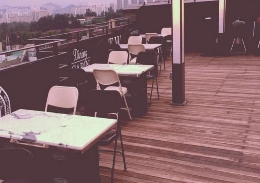 I.T.W. Hotel