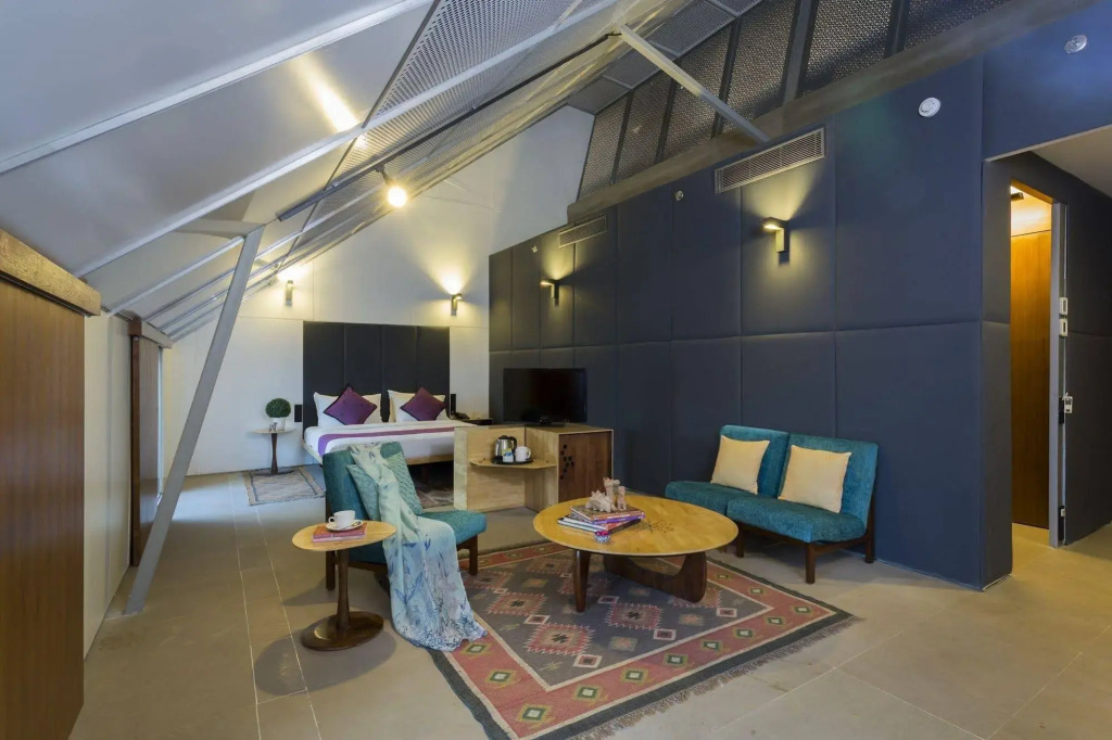 Mana Hotels