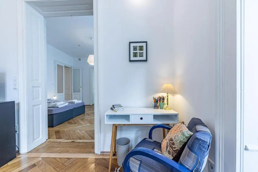 Historic & Luxurious by JR City Apartments