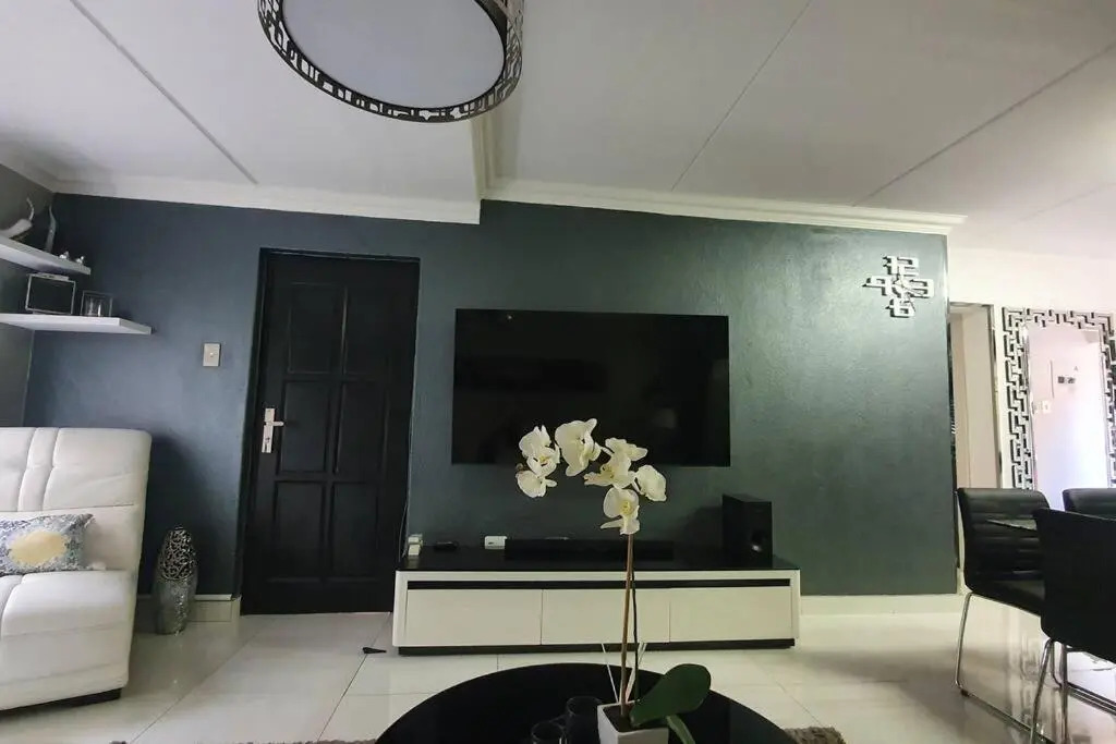 Upmarket 3 Bedroom Apartment
