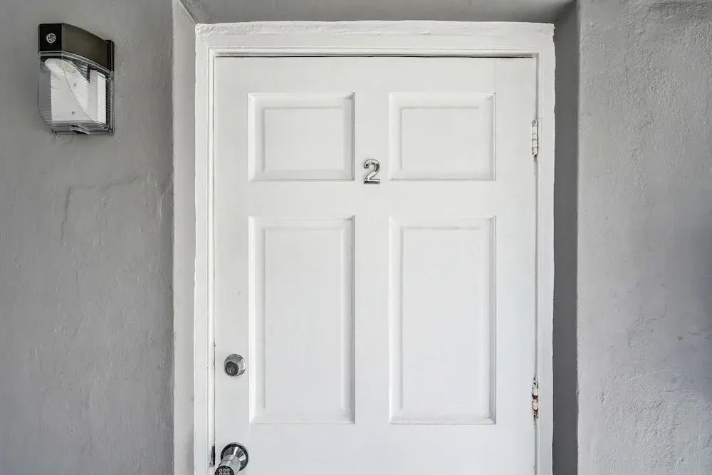 Newly Renovated Apt-unit #1 Close to Beach