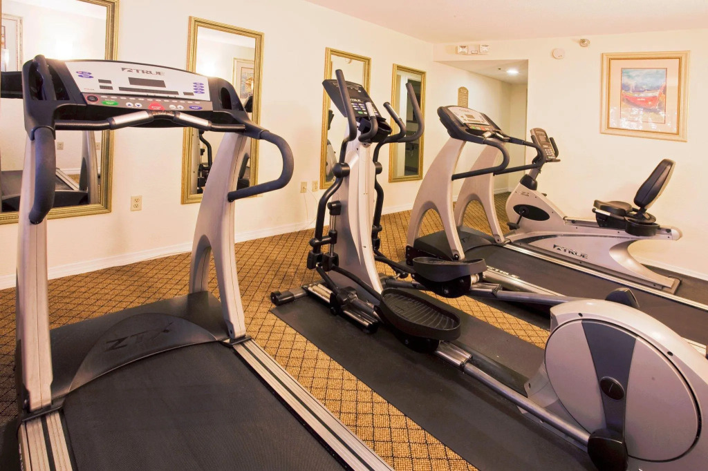 Holiday Inn Express Hotel & Suites Bradenton West by IHG