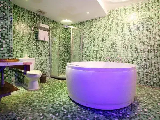 Jiujiang Coast Hotel (Happy City No.3 Middle School)