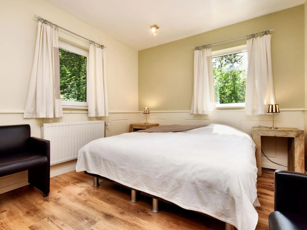 Beautiful, Modern House With Stunning Views, hot tub and Sauna in Green Surroundings