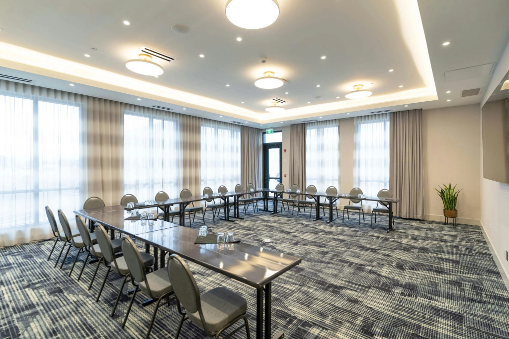 Sandman Signature Winnipeg Airport Hotel & Suites