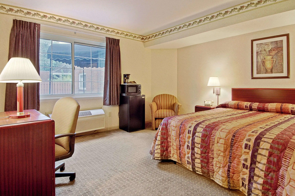 Days Inn by Wyndham Cleveland Lakewood