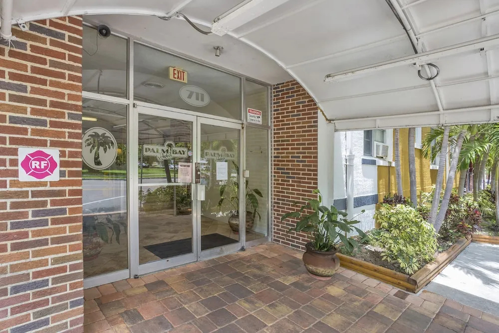 Palm Grove Inn