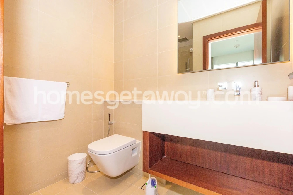 Homesgetaway- 2BR in Marina Gate Tower 2