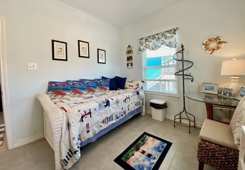 Paradise Palms 4 Bedroom Home by RedAwning
