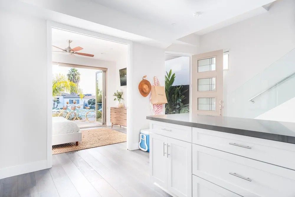 Iris by Avantstay - Modern Home w/ 3 Patios & Rooftop Views