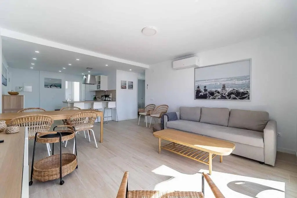 72-Modern Apartment in the Heart of Fuengirola!