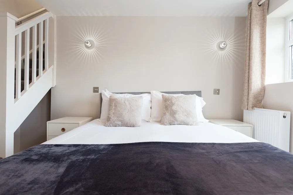 1 Bedroom Flat with Terrace in South West London