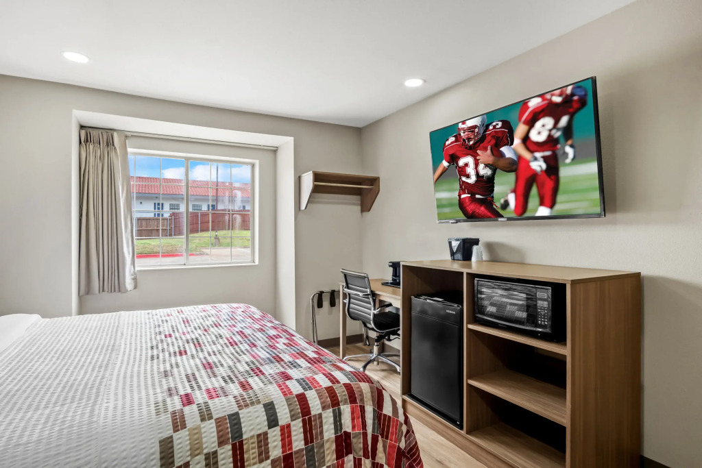Red Roof Inn & Suites Euless - DFW Airport Southwest