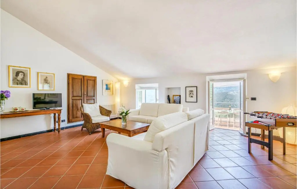 Beach Front Home In Moneglia With Wifi