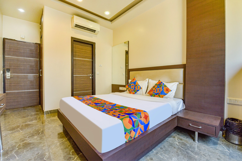 FabHotel Resolute