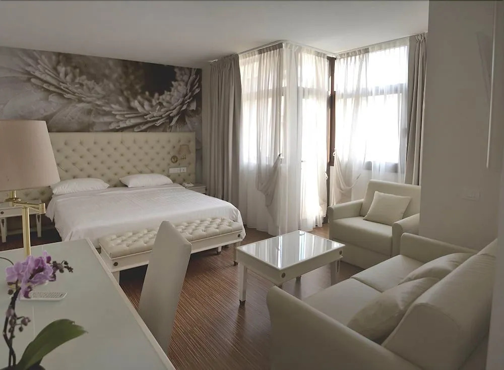 Hotel Rosa Purpurea