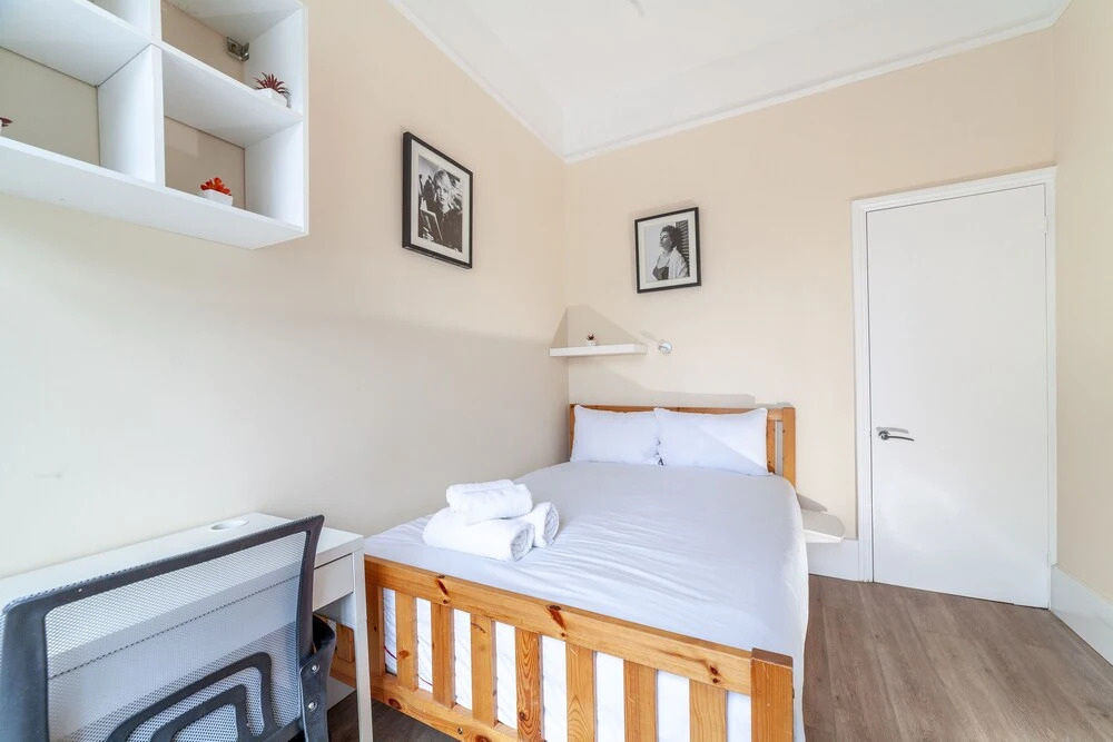 Spacious 3-bed flat by popular Waterloo