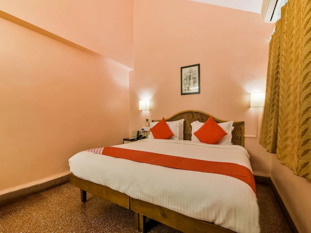 OYO 807 Hotel Gopika International