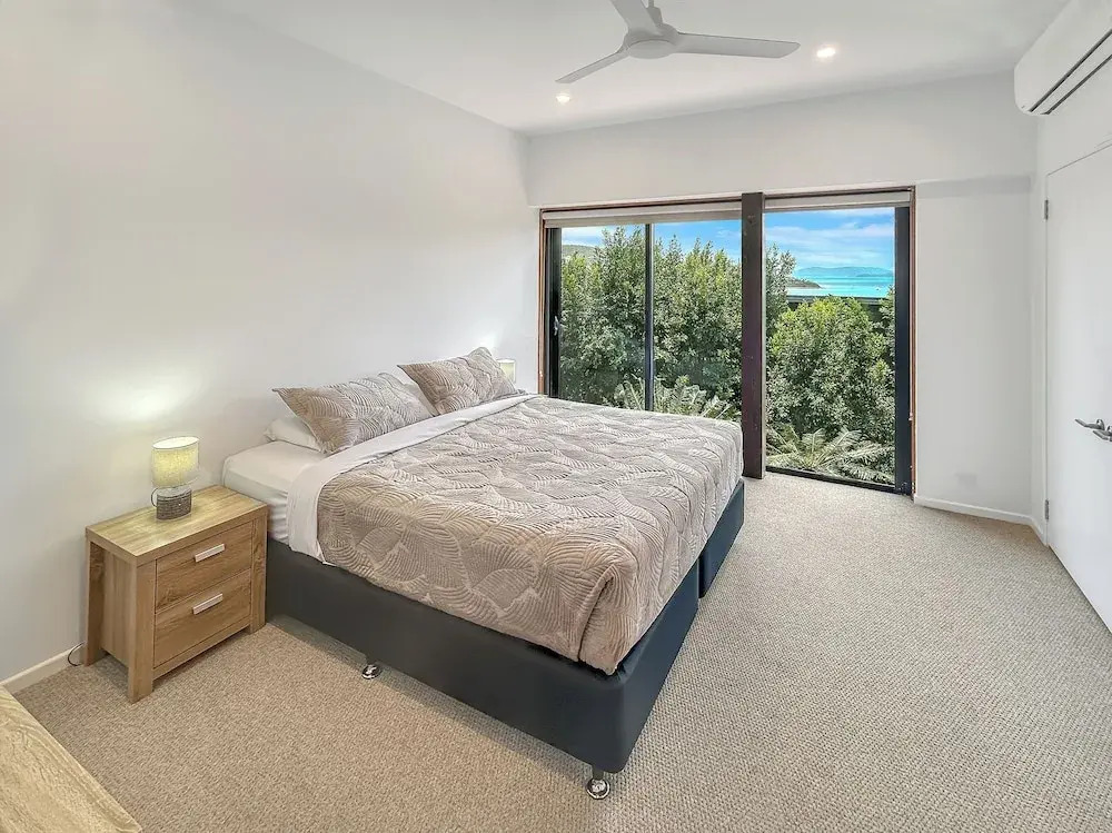 The BoatHouse - Private 4 bedroom house