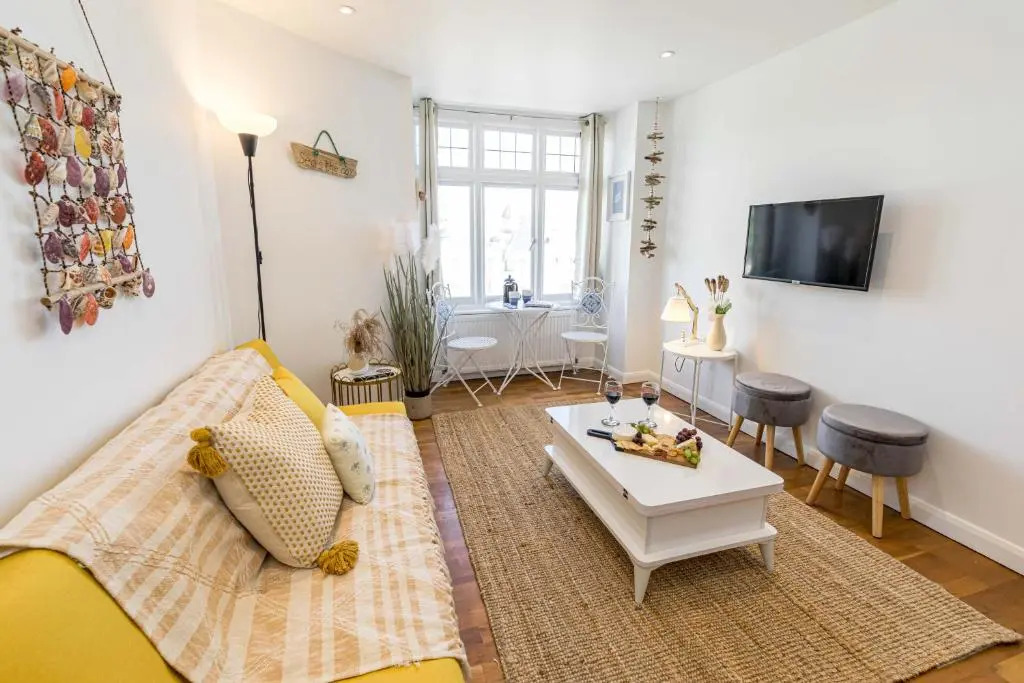 Sleek, Modern and Centrally Located 1bedroom flat with Free WiFi