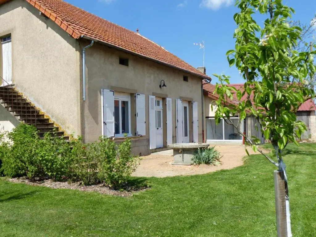 Gîte champêtre familial avec jardin à Cindré - FR-1-489-256
