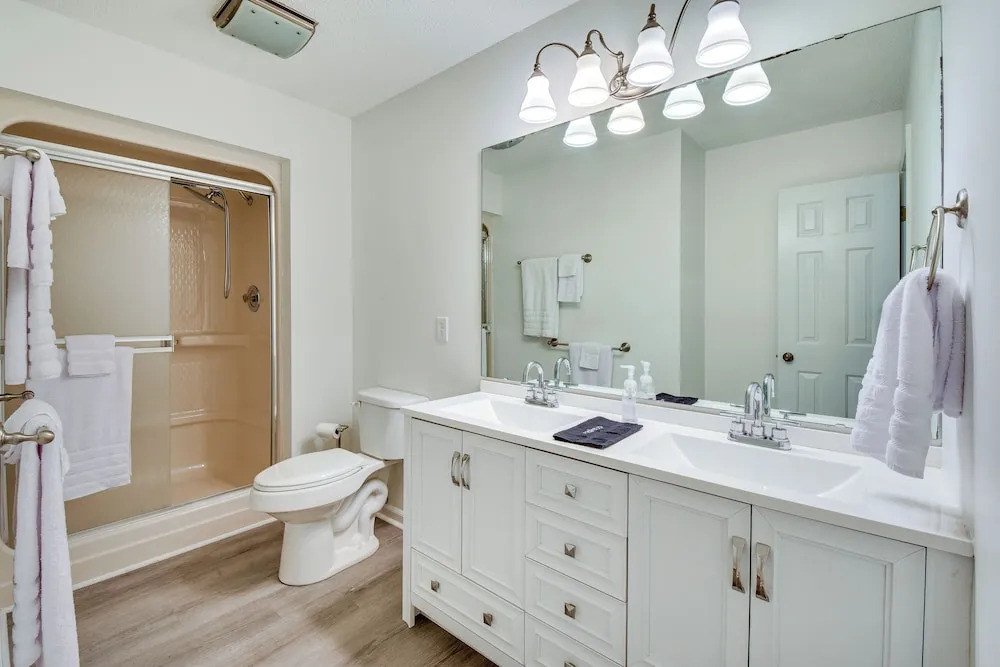 Charming Seneca Home - 3 Mi to Memorial Stadium!