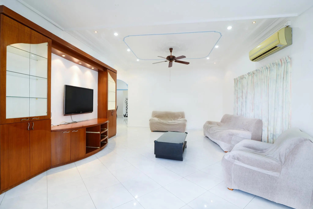 SingHome Holiday House