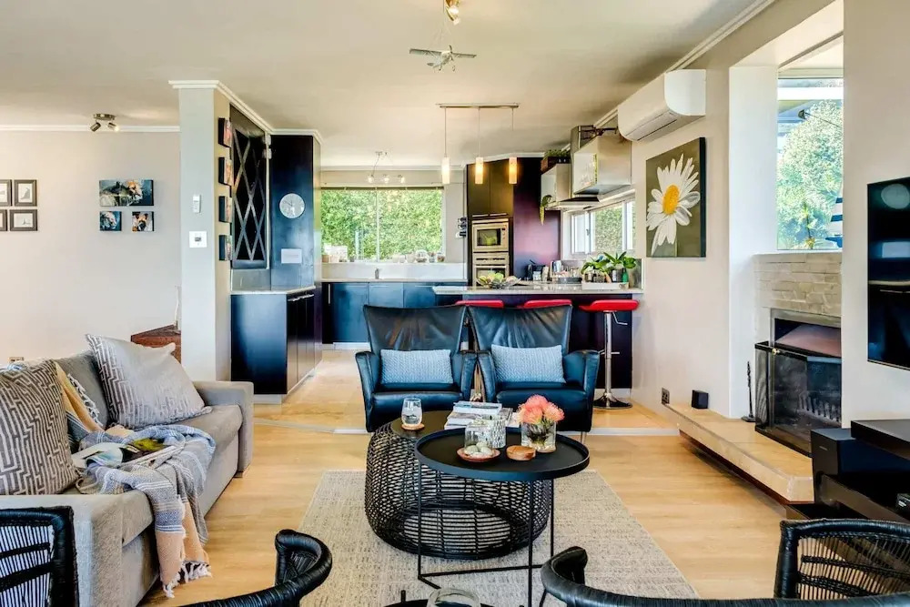 Refined Comfort and Scenic Beauty at Aviewor2