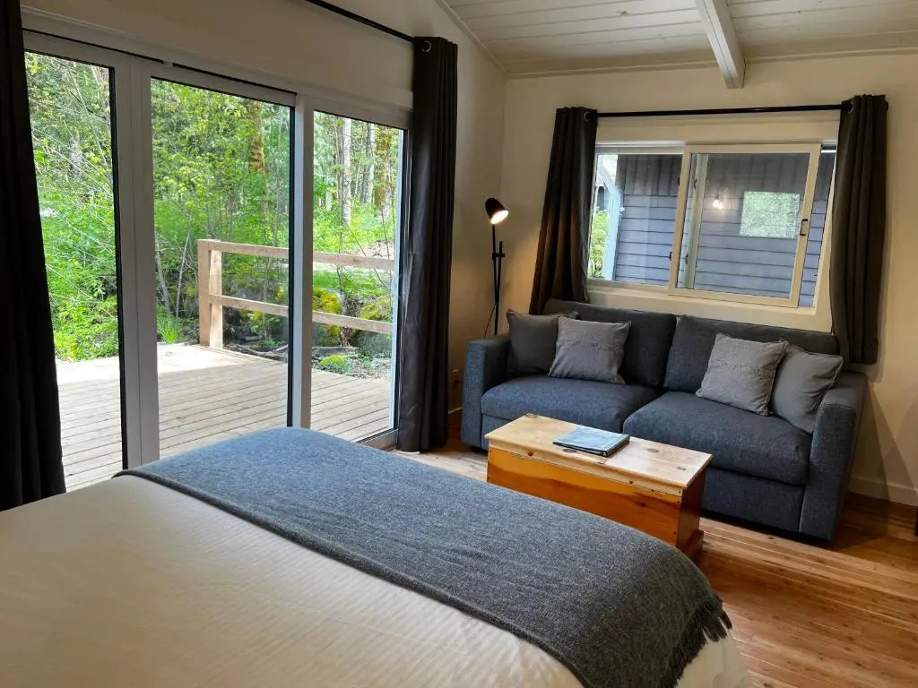 Sunwolf Riverside Cabins
