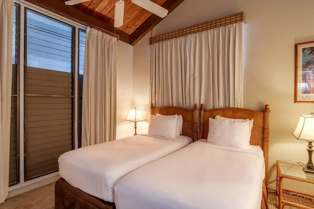 Hale Mahina #b403 2 Bedroom Condo by RedAwning