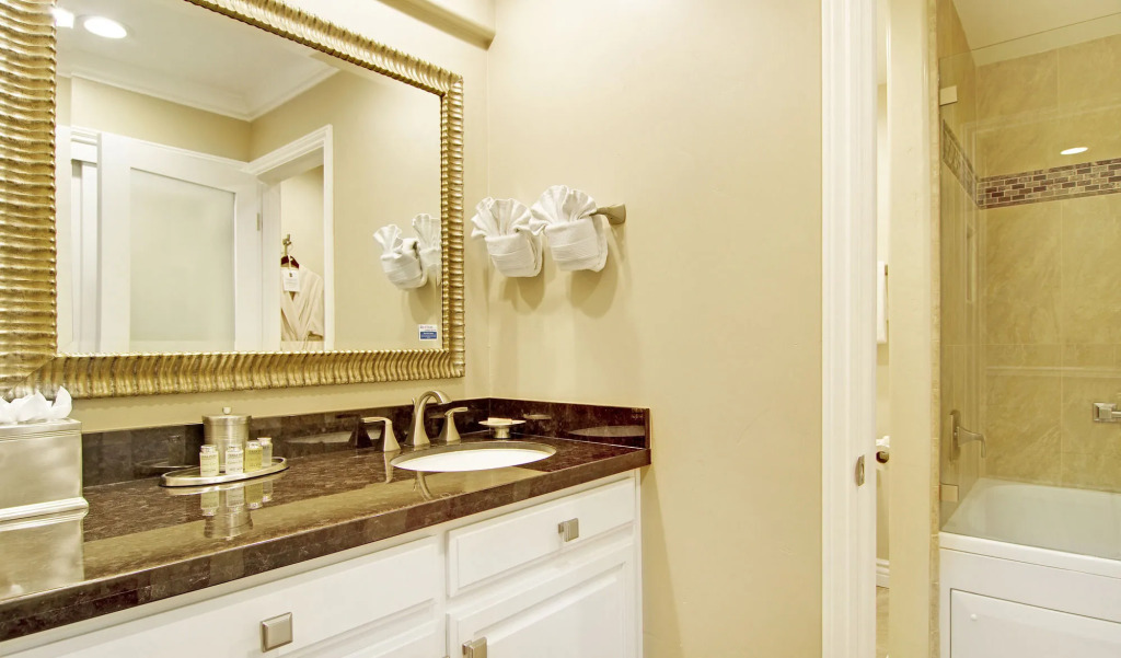 Carriage House Inn