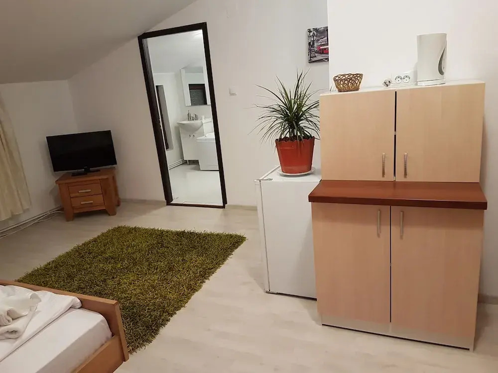 Rent Holding