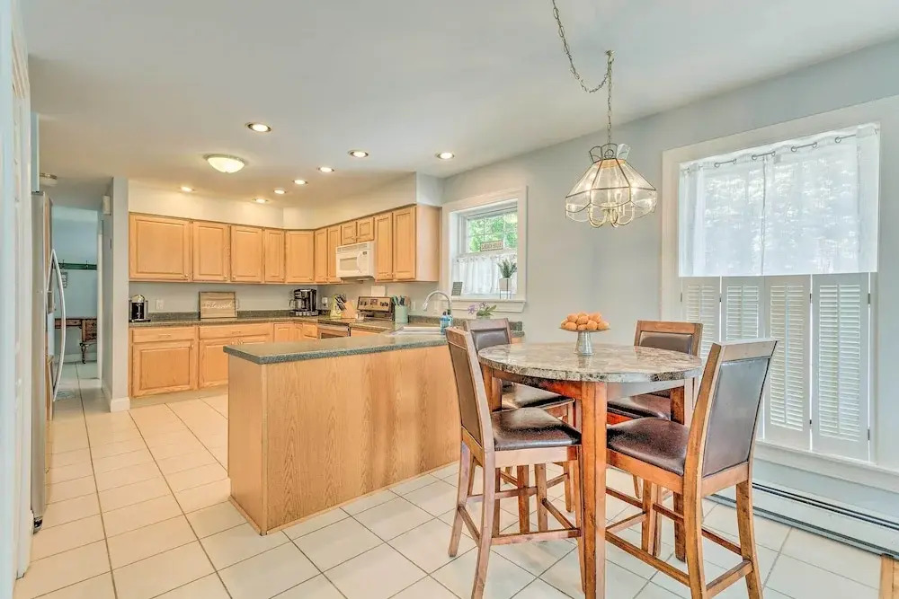 South Kingstown Vacation Rental: 2 Mi to Beach!