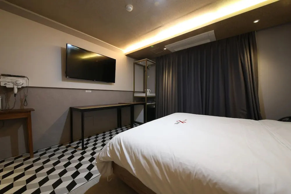 Lost City Z Hotel