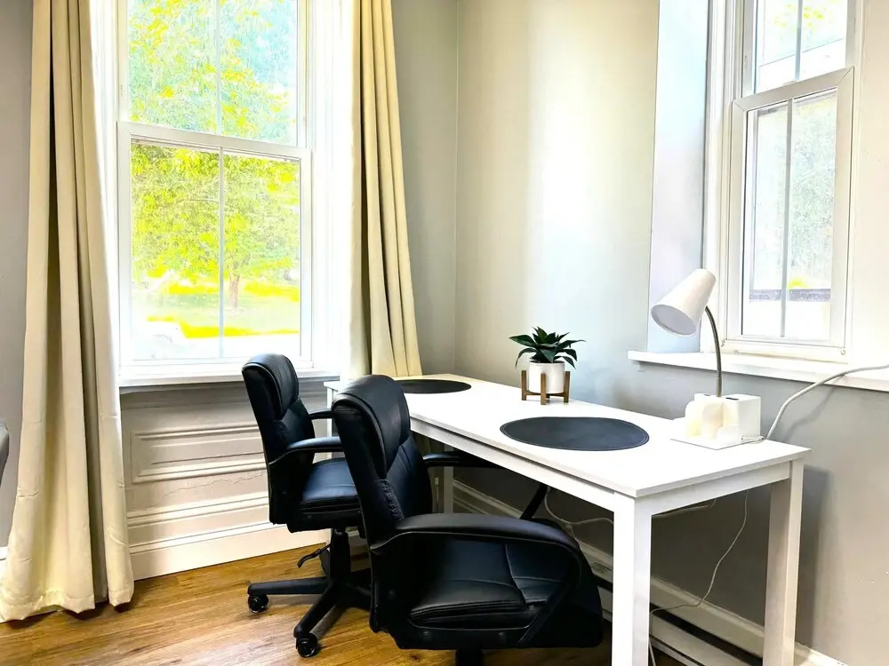 The Grayson at Park Place- Cozy and Fully Updated With King bed Free Coffee and Fast Wifi