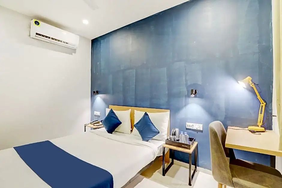 OYO SilverKey 80945 Ace Hotel