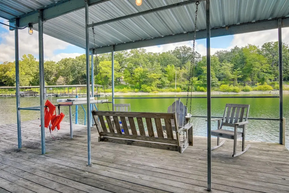 Tranquil Kimberling City Getaway w/ Community Pool