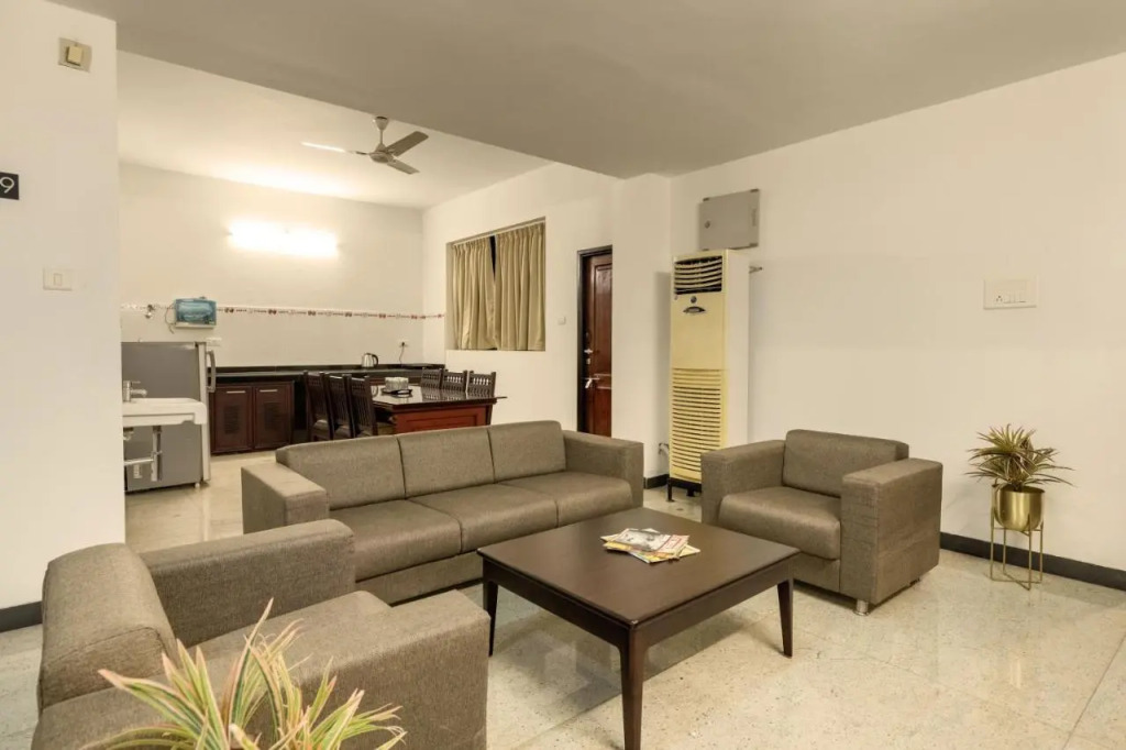Hotel Paramount Suites & Service Apartments