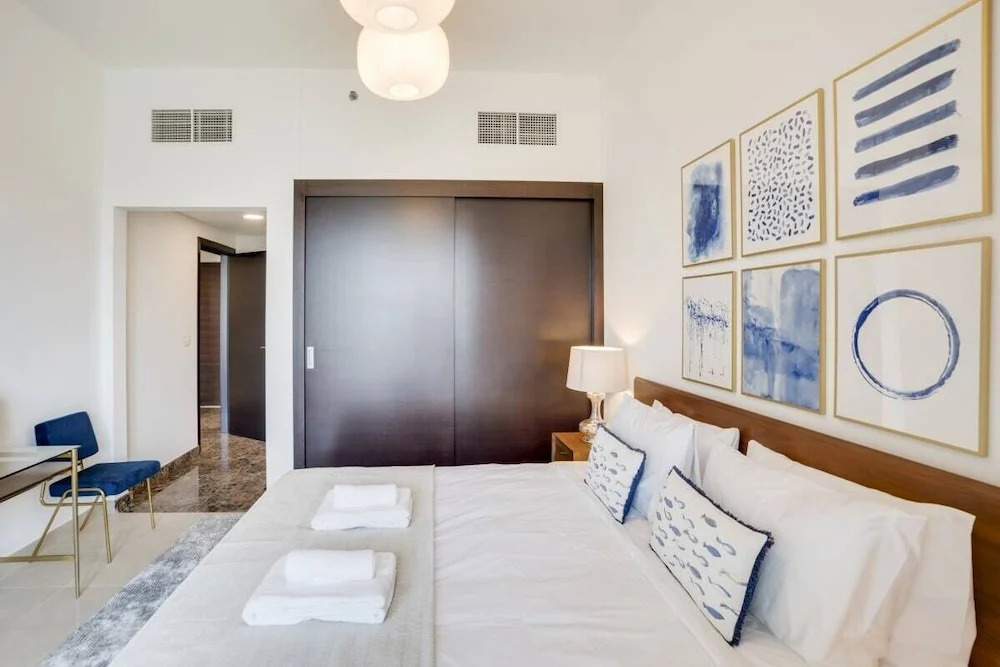 Modern En-suite Flat w/ Dubai Marina View!